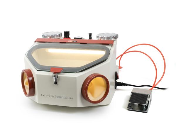 Pojemnik do piaskowania z dwoma piórami roboczymi i oświetleniem LED - 230V/50Hz