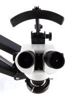 Mikroskop przemysłowy na długim ramieniu