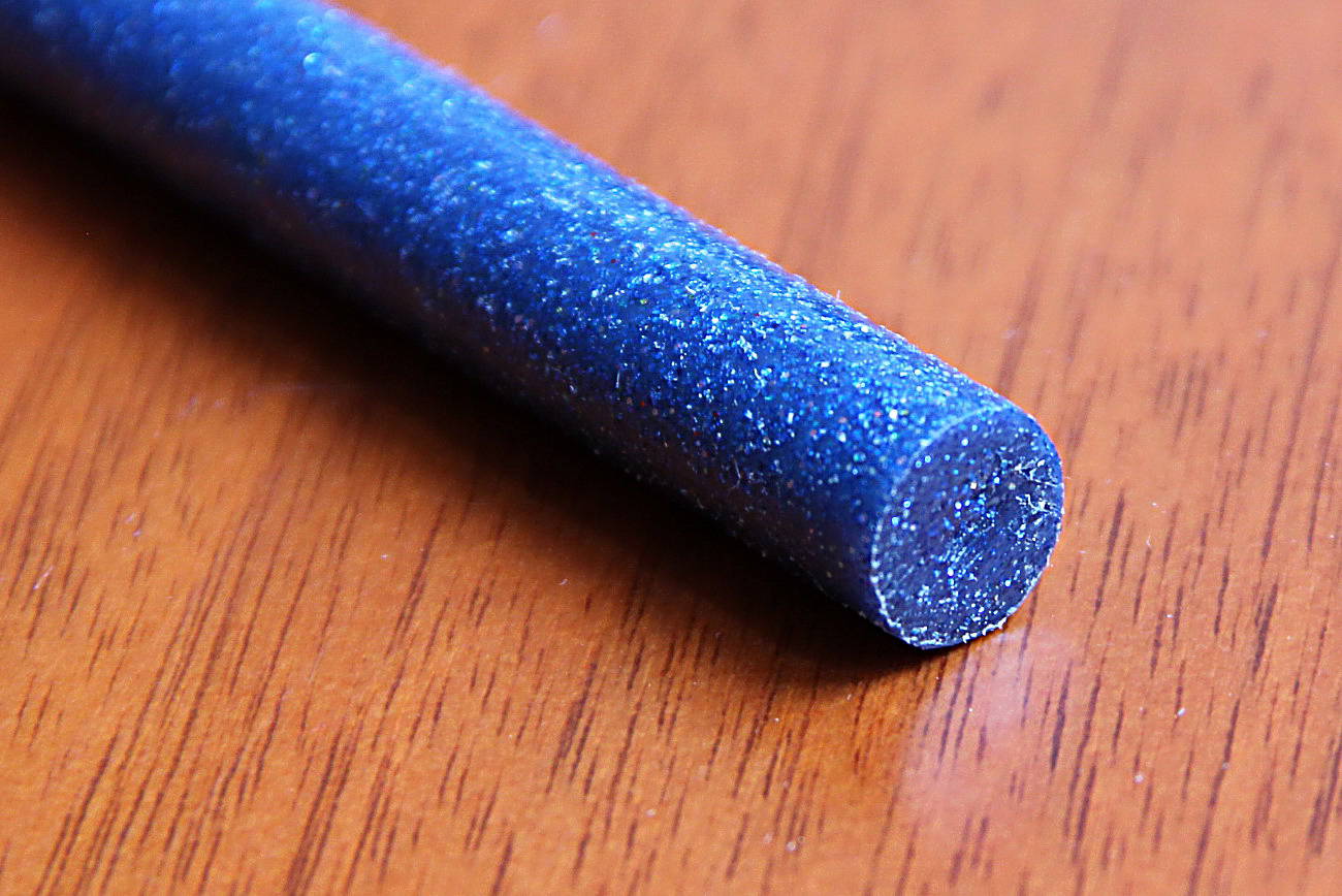 Dekoracyjne sztyfty brokatowe do pistoletu do klejenia na gorąco niebieskie 54szt (1kg)