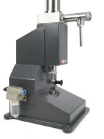 Pneumatyczny napełniacz do płynów o konsystencji od rzadkiej do średnio gęstej 5-50 ml